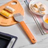 " Karaca x Refika Gadgets Silikonpinsel mit Holzgriff "