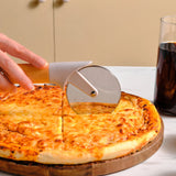 " Karaca x Refika Gadgets Pizzaschneider mit Holzgriff "