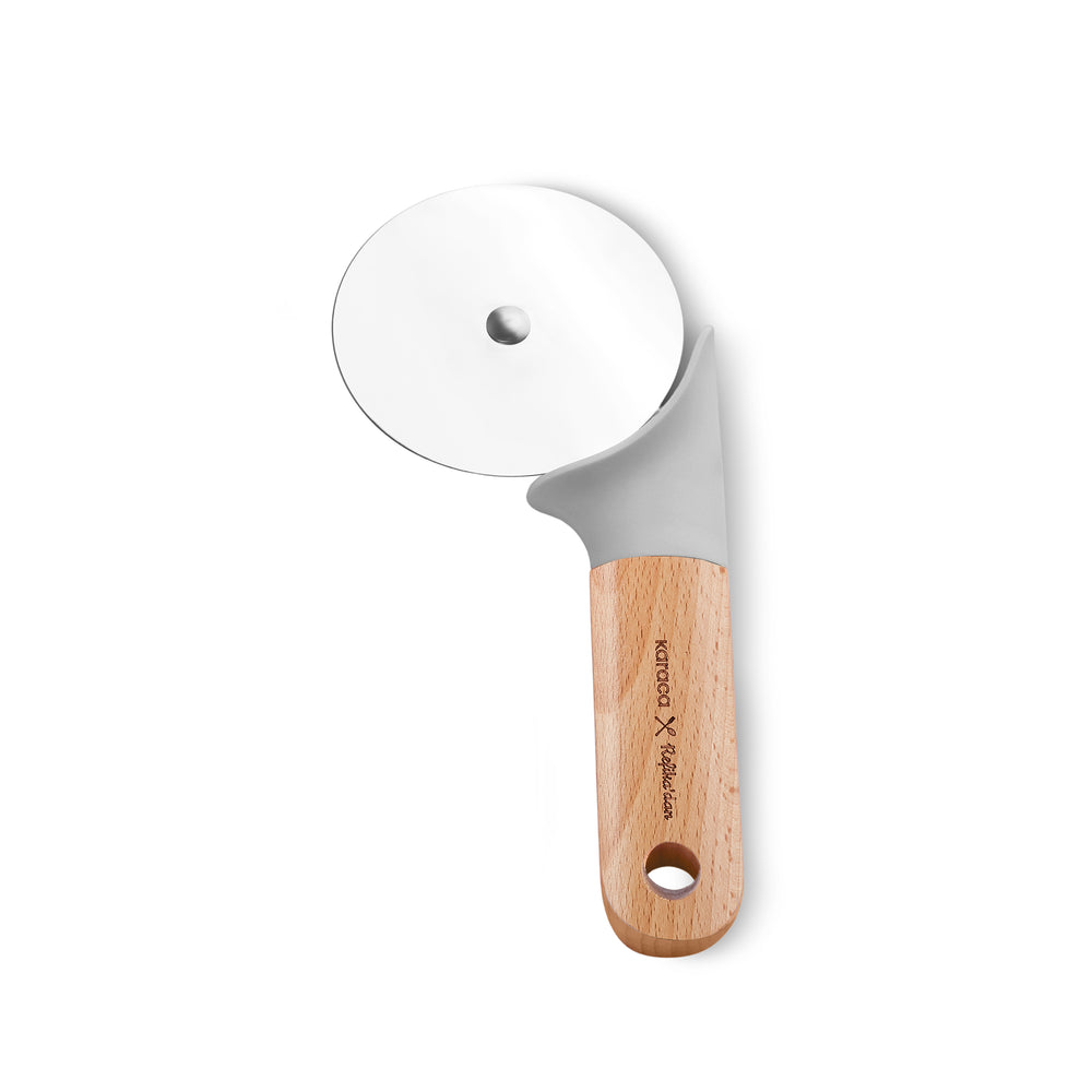 " Karaca x Refika Gadgets Pizzaschneider mit Holzgriff "