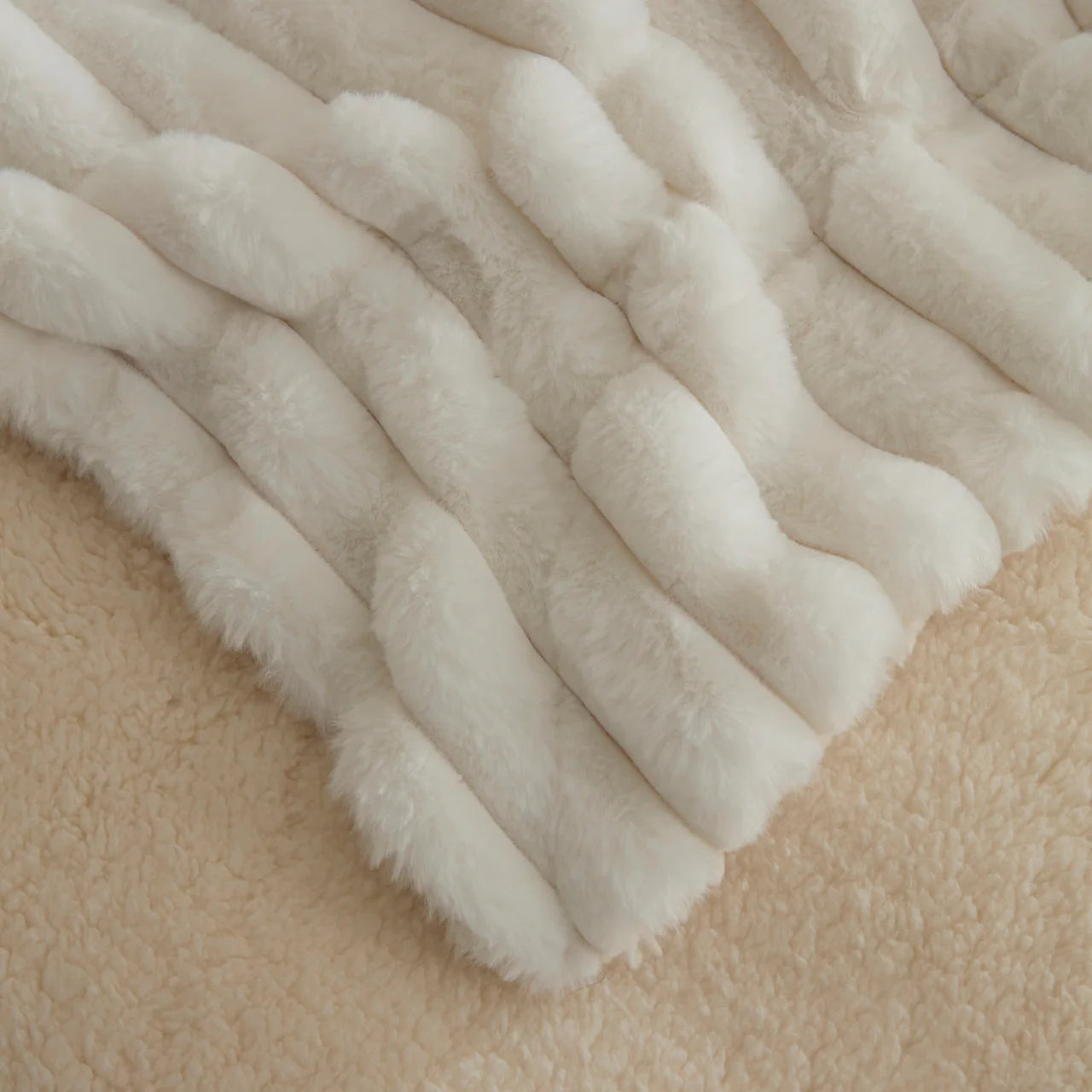 Karaca Stripe Sherpa Weiße Decke 150x200