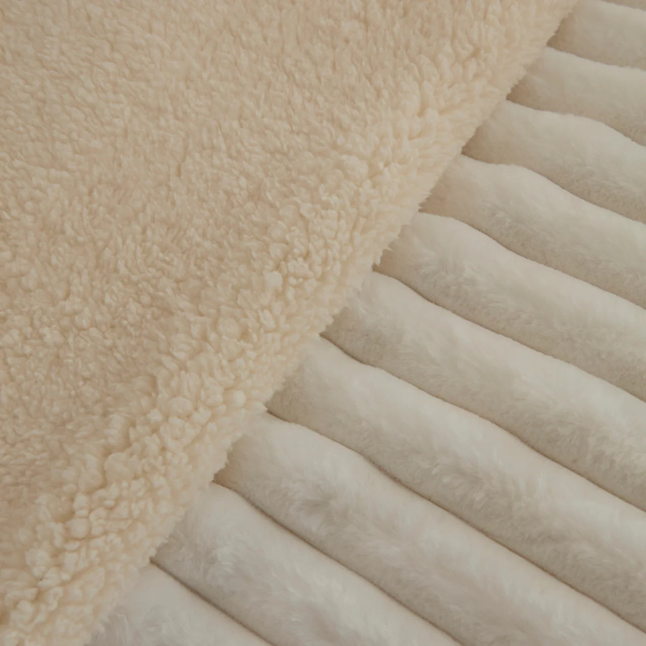 Karaca Stripe Sherpa Weiße Decke 150x200