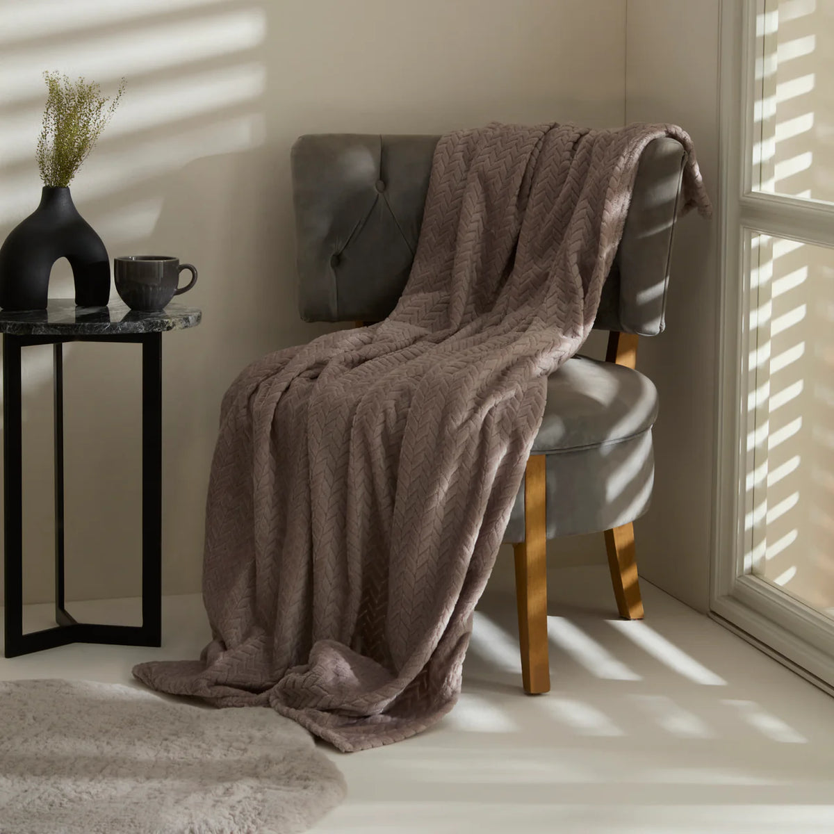 Karaca Leaves Steingraue Welsoft TV Decke 130x150