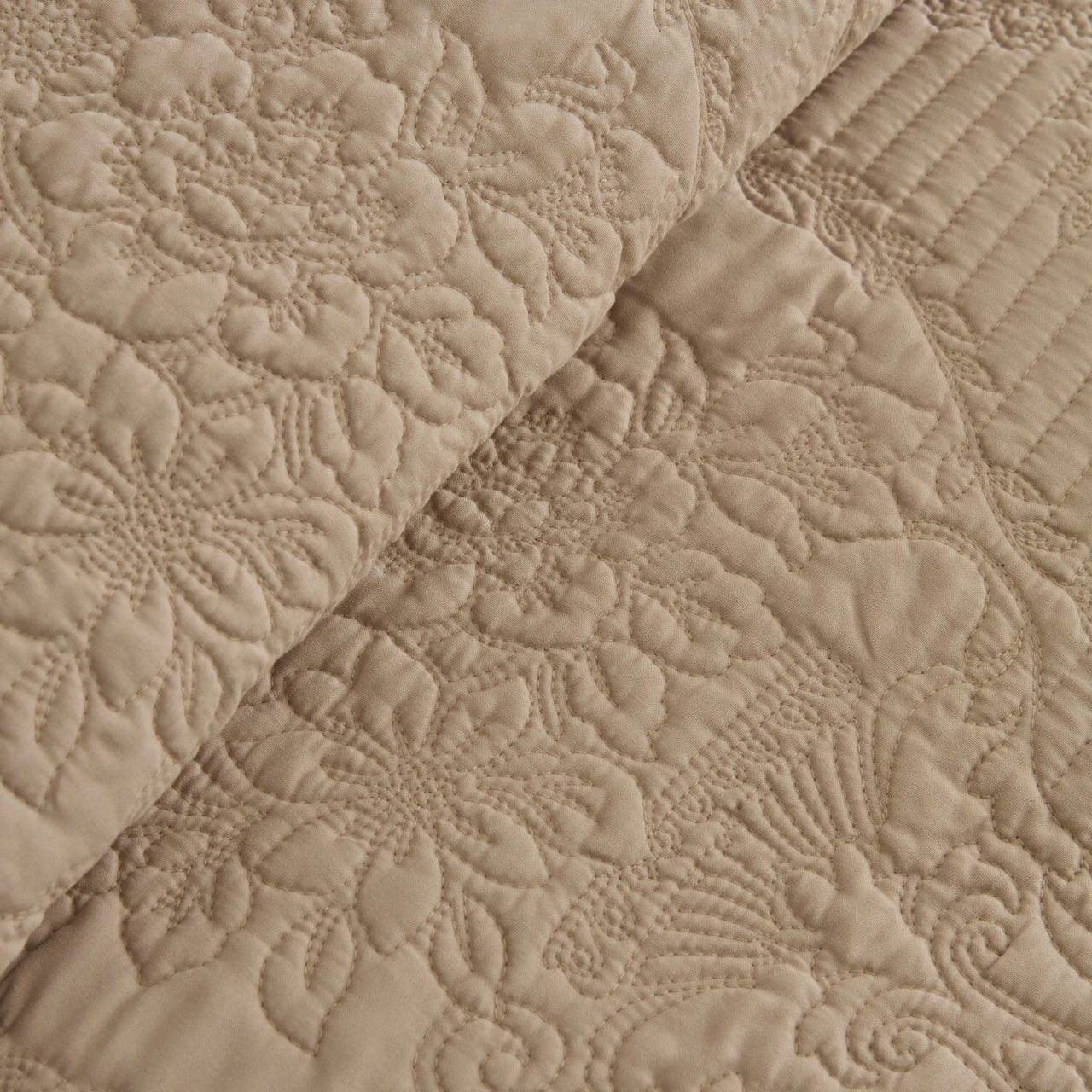 Camille Bettüberwurf-Set Beige 230x240 cm + 2 (50x70 cm)
