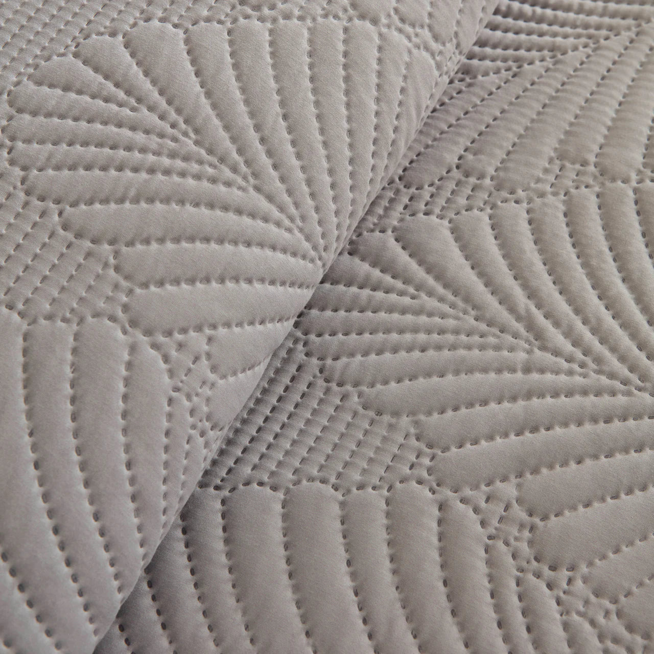 Leaf Bettüberwurf-Set Grau 230x240 cm + 2 (50x70 cm)