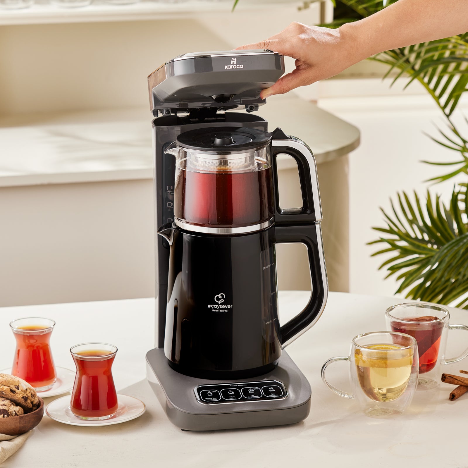 " Karaca Caysever Robotea Pro 4 in 1 sprechender automatischer Teekocher Wasserkocher und Filterkaffeemaschine 2500W Space Grau "