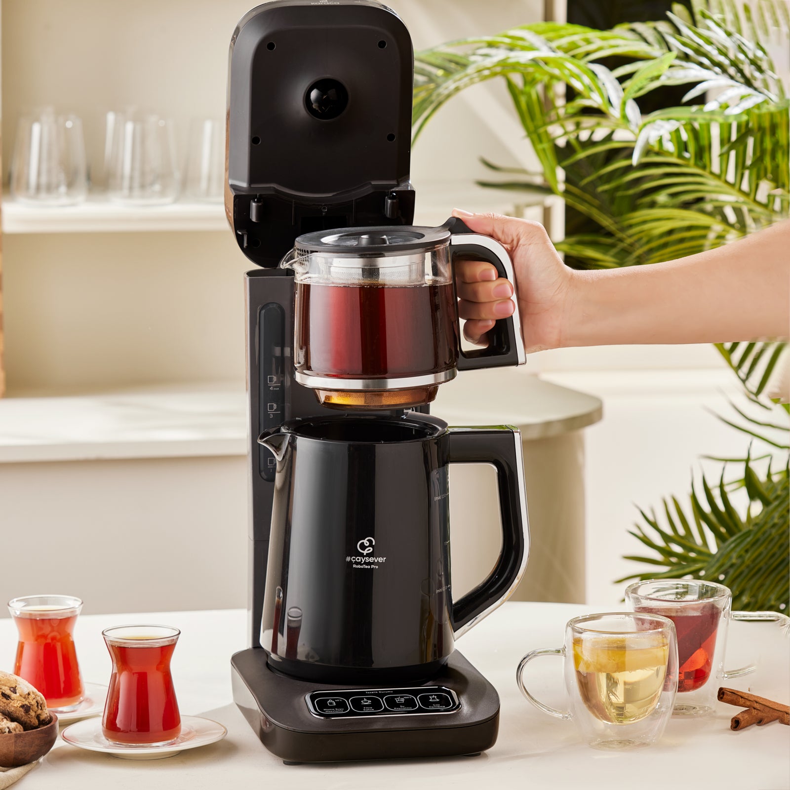" Karaca Caysever Robotea Pro 4 in 1 sprechender automatischer Teekocher Wasserkocher und Filterkaffeemaschine 2500W Chrome "