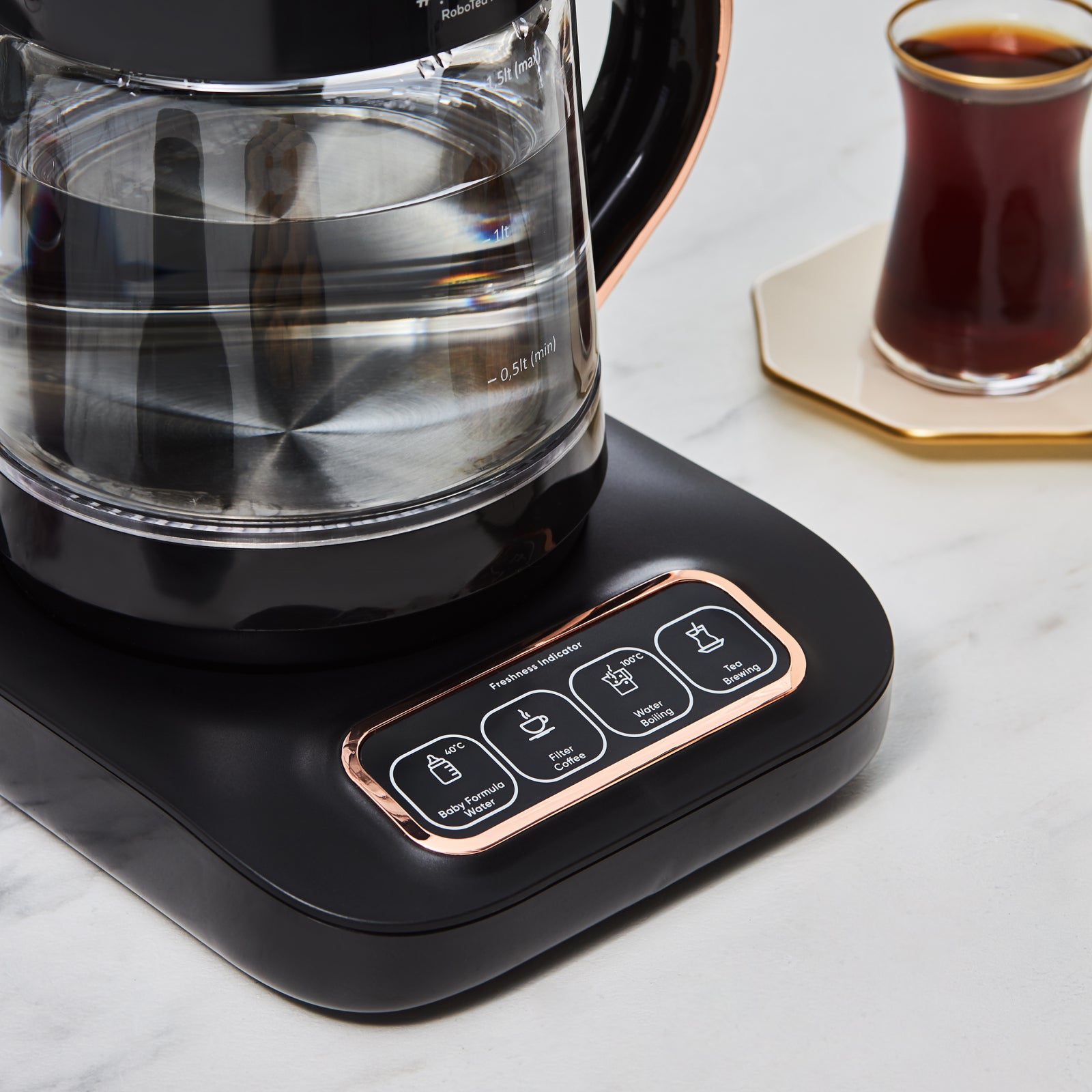 " Karaca Çaysever Robotea Pro 4 in 1 Sprechende Automatische Glas-Teemaschine, Wasserkocher und Filterkaffeemaschine 2500W Schwarz Kupfer "
