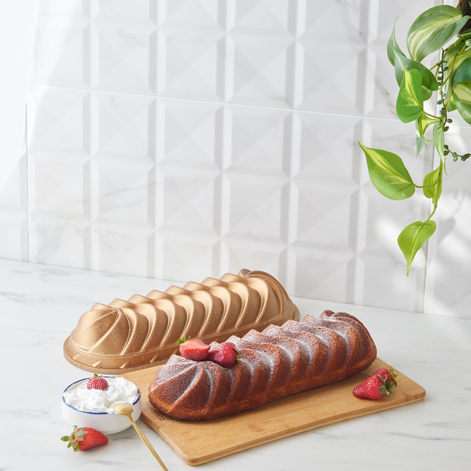 " Karaca Cake Pro Vera Gusskuchenform, Gold, 35 cm "