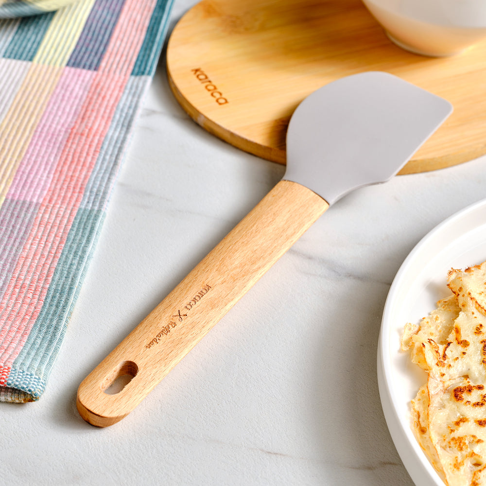 " Karaca x Refika Gadgets Silikon-Spatel mit Holzgriff "