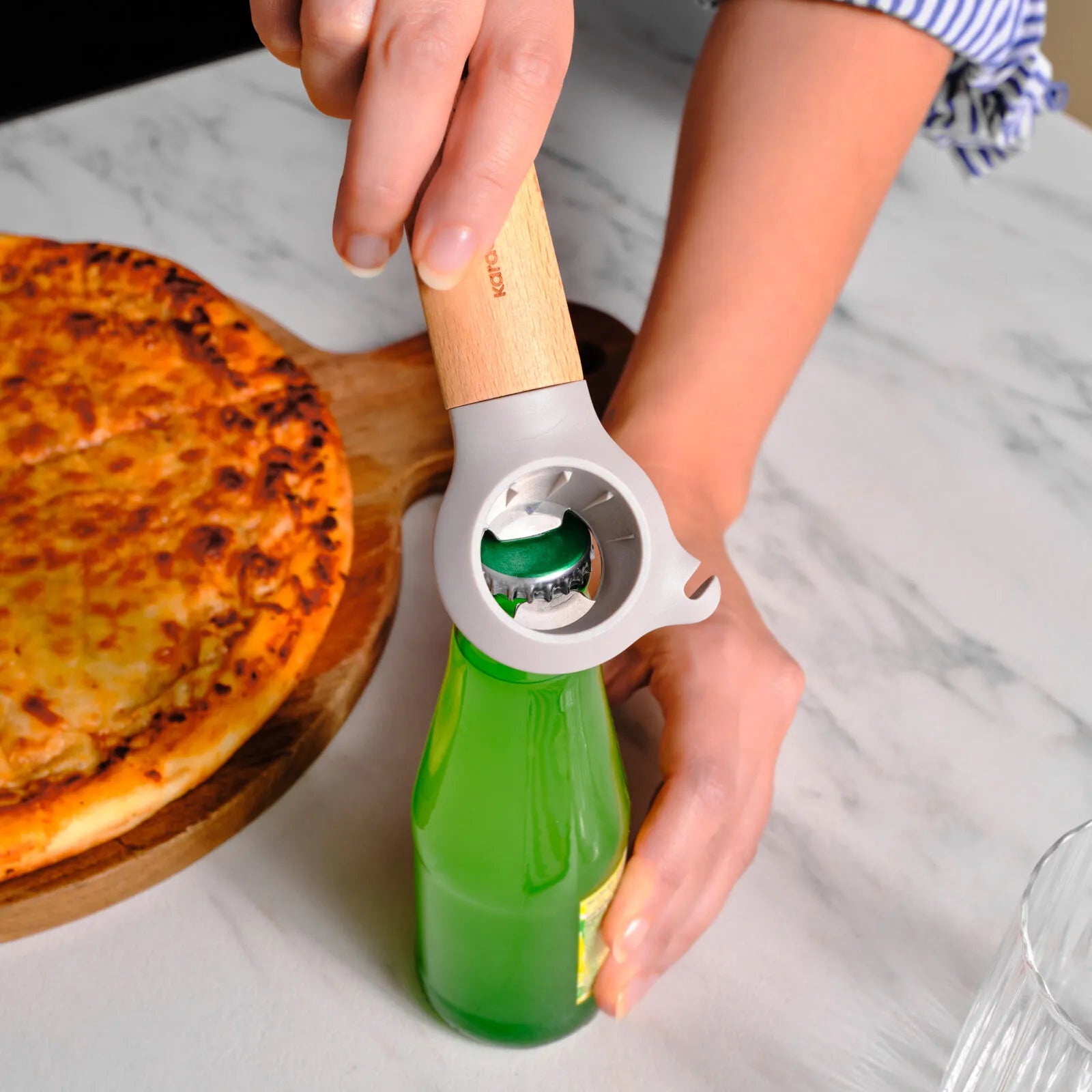 " Karaca x Refika Gadgets 3-in-1 Flaschenöffner mit Holzgriff "