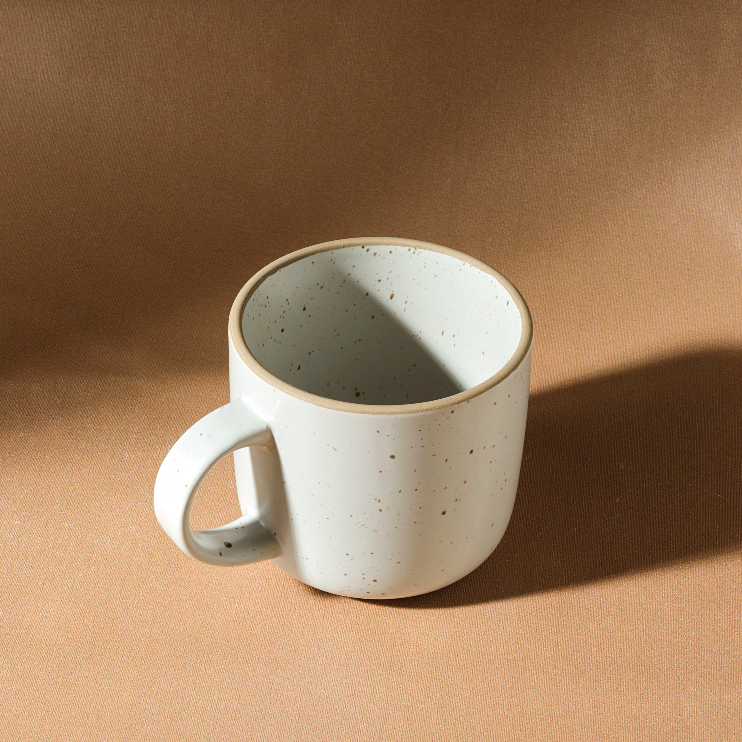 Karaca Chicago Dot Reaktive Tasse 440 ml