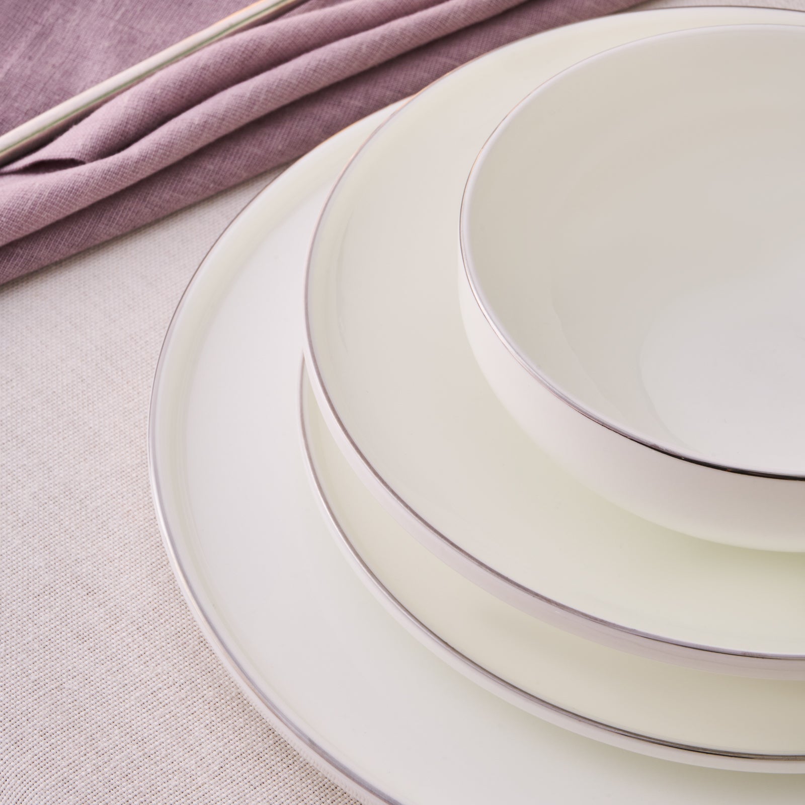 " Karaca Fine Bone Meridian 55-teiliges Tafelservice für 12 Personen Platin "