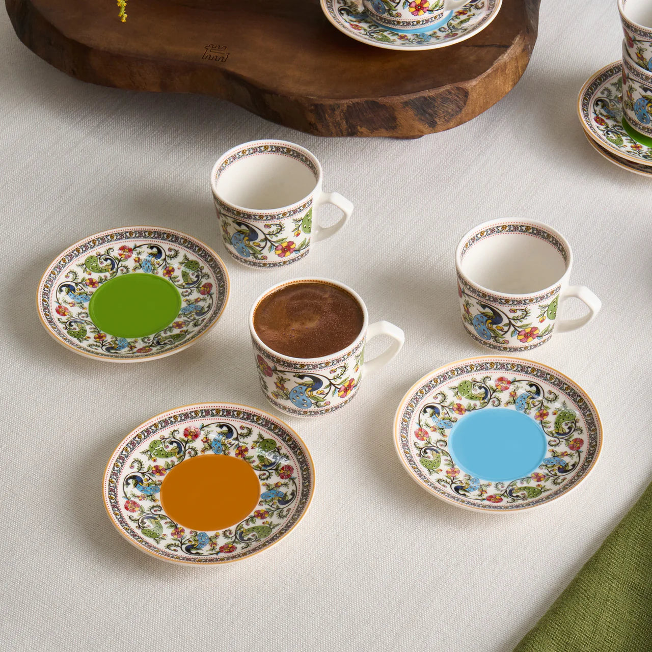 Karaca Yasemen 12-teiliges Bone China Espresso Türkisch-Kaffeetassen-Set für 6 Personen 80 ml Mehrfarbig