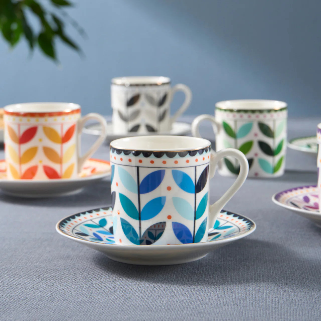 Karaca Tracy Gold 12-teiliges Bone China Espresso Türkisch-Kaffeetassen-Set für 6 Personen 80 ml Mehrfarbig