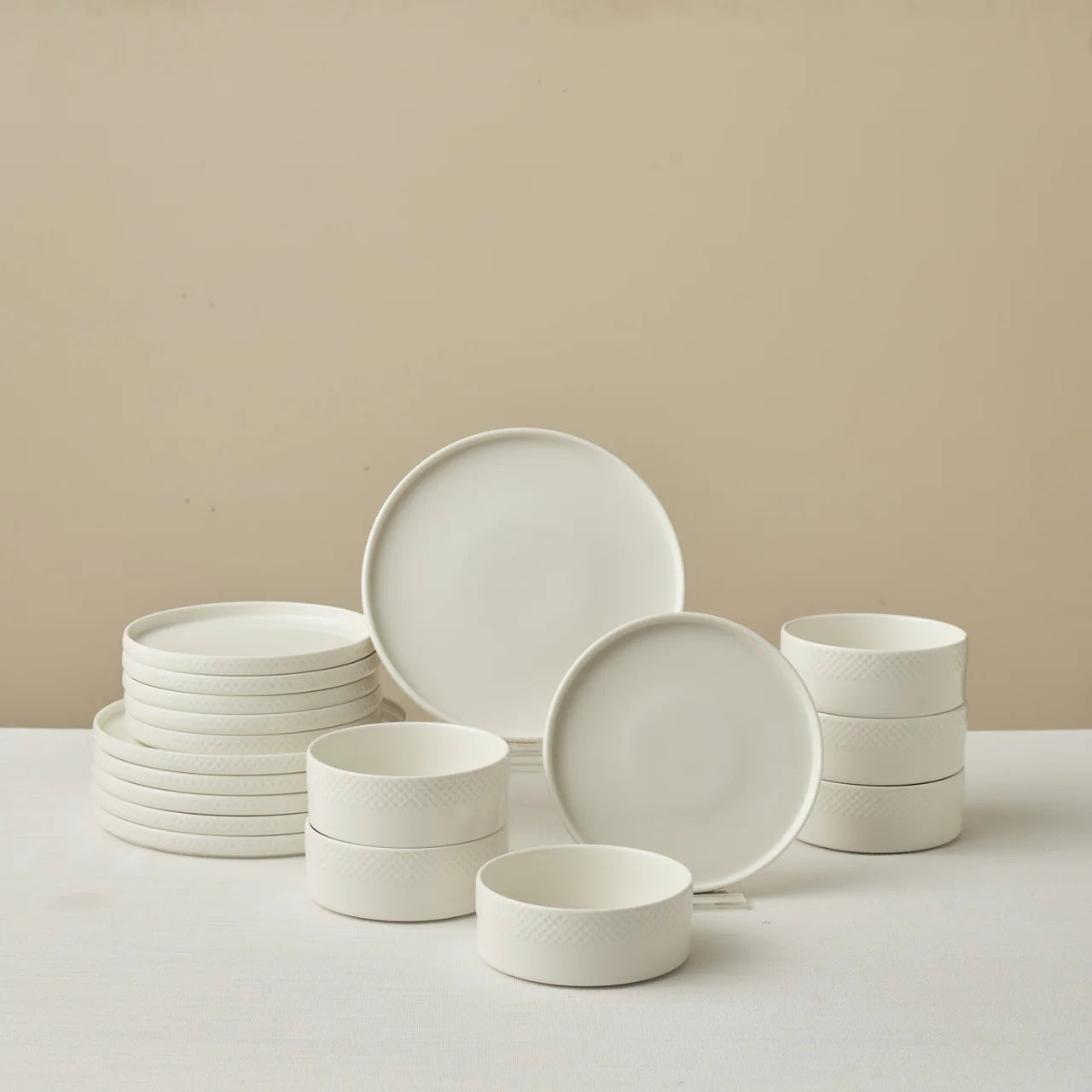 Karaca Salvare Diamond 18-teiliges Bone China-Geschirrset für 6 Personen weiss