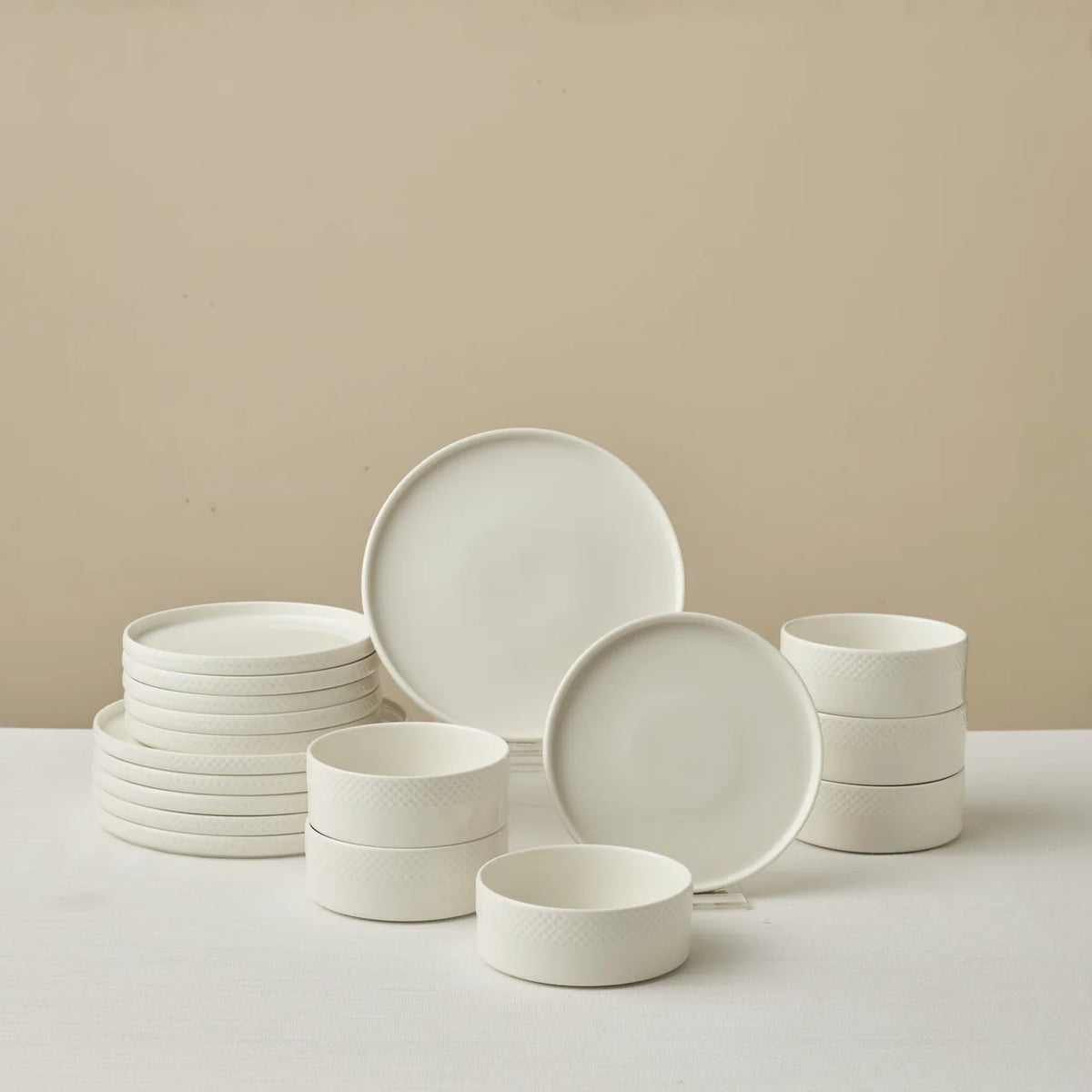 Karaca Salvare Diamond 18-teiliges Bone China-Geschirrset für 6 Personen weiss