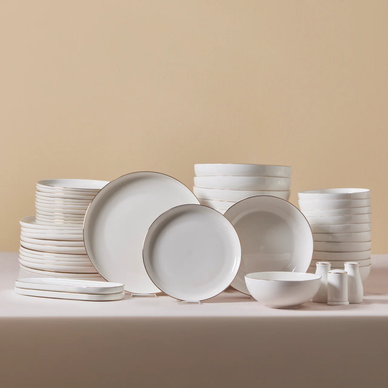 Karaca Stream Bone China Favaro 53-teiliges Tafelservice für 12 Personen Gold