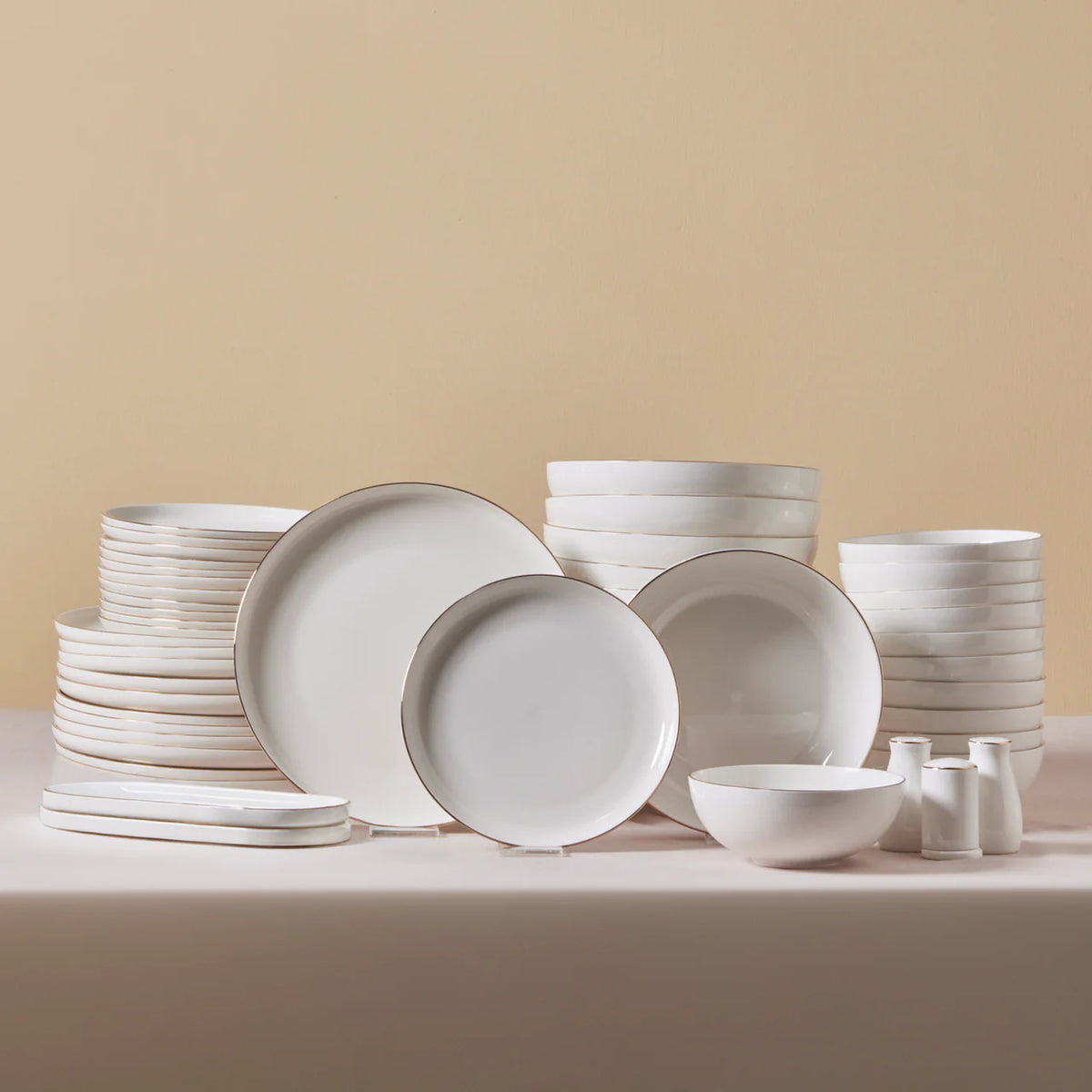 Karaca Stream Bone China Favaro 53-teiliges Tafelservice für 12 Personen Gold