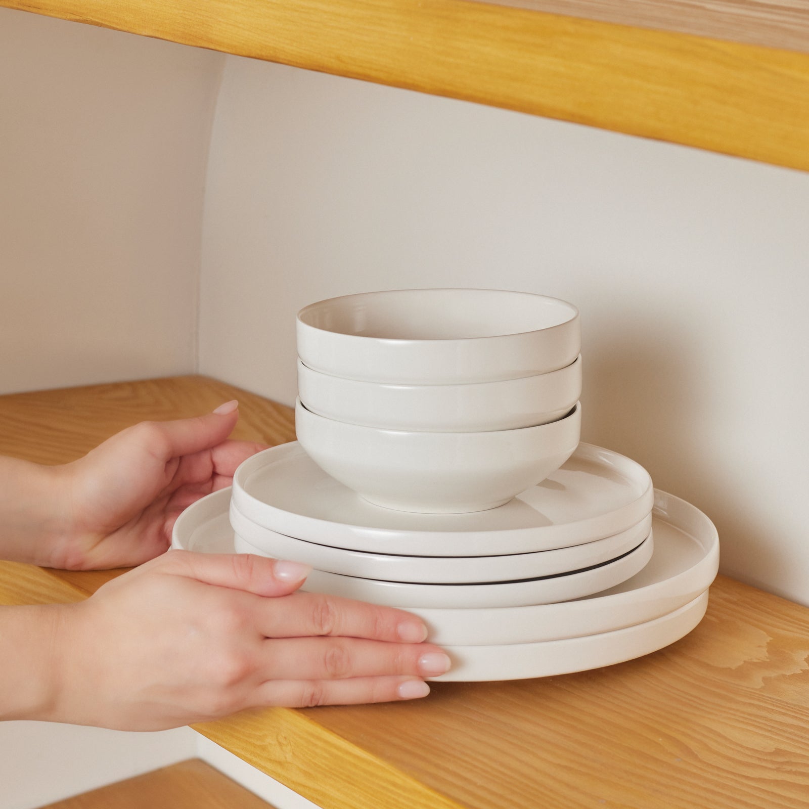 Karaca Stream Bone China Saturn 12-teiliges Tafelservice für 4 Personen Weiss