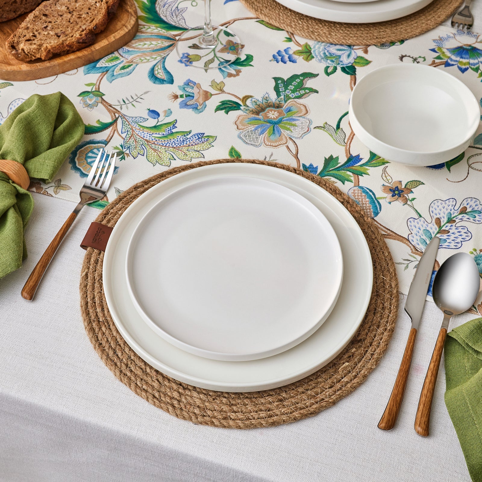 Karaca Stream Bone China Saturn 12-teiliges Tafelservice für 4 Personen Weiss