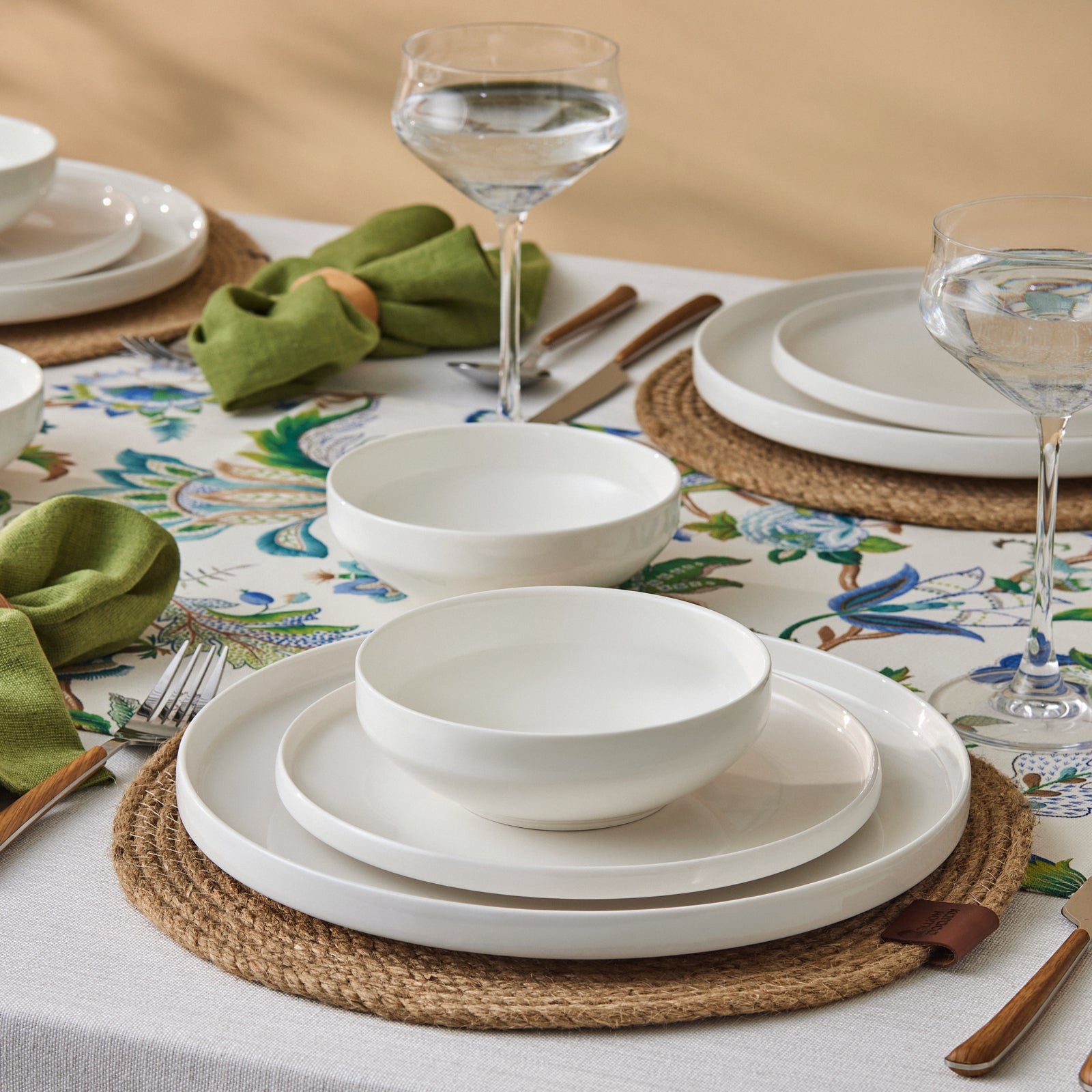 Karaca Stream Bone China Saturn 12-teiliges Tafelservice für 4 Personen Weiss