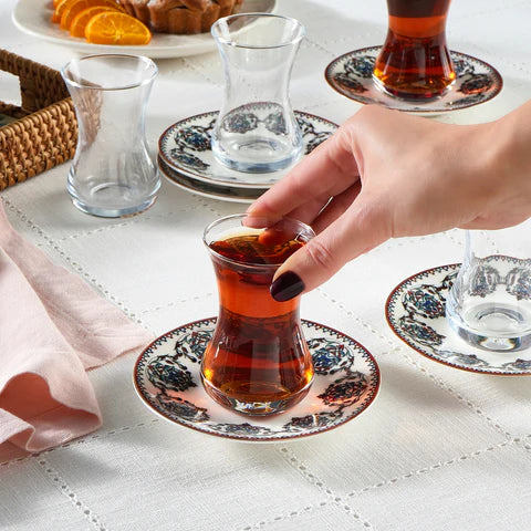 Karaca Nakkas 12-teiliges Türkisches Teeset aus Bone China für 6 Personen 130 ml Rot