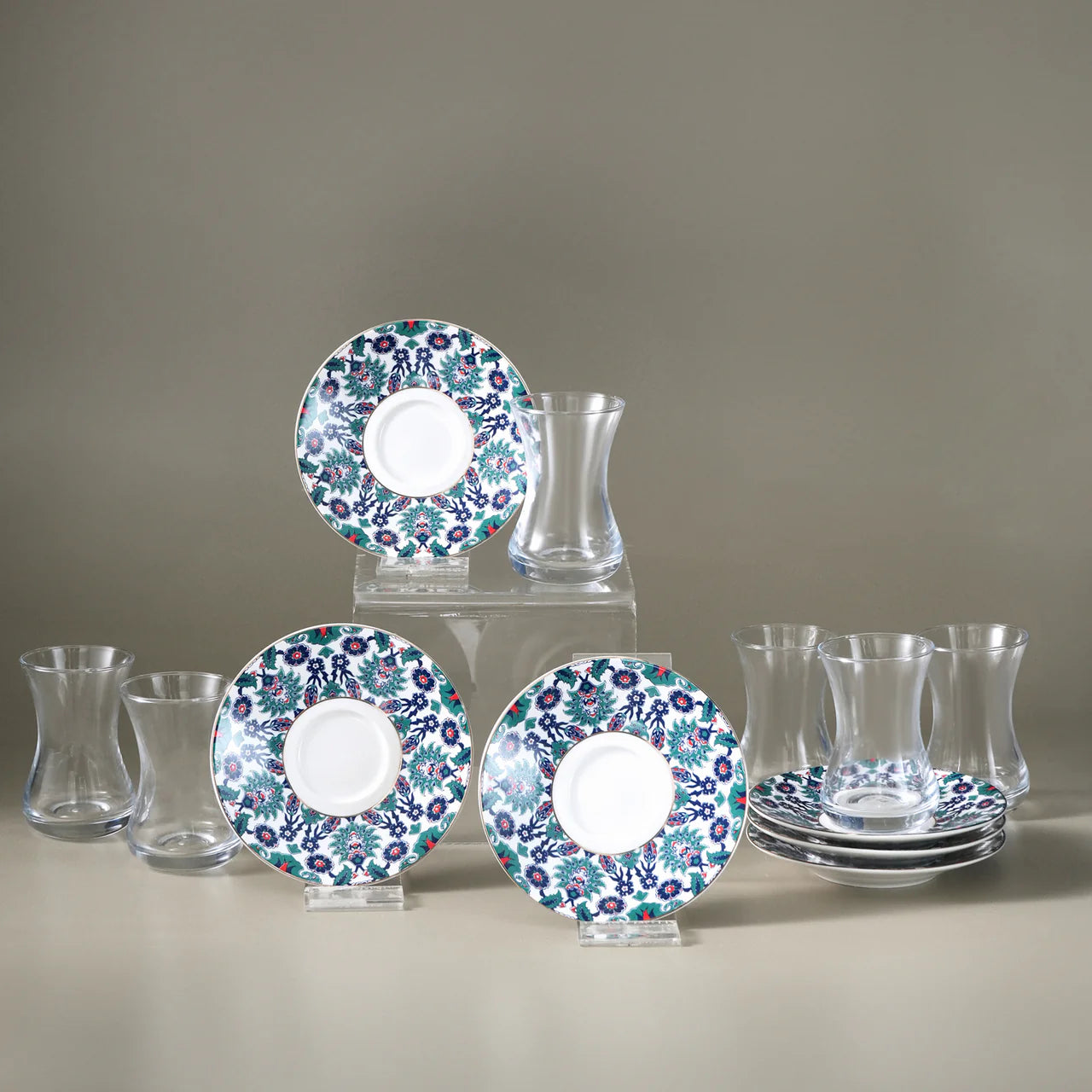 Karaca Edirne 12-teiliges Bone-China Türkisches Teeset für 6 Personen 130 ml Mehrfarbig