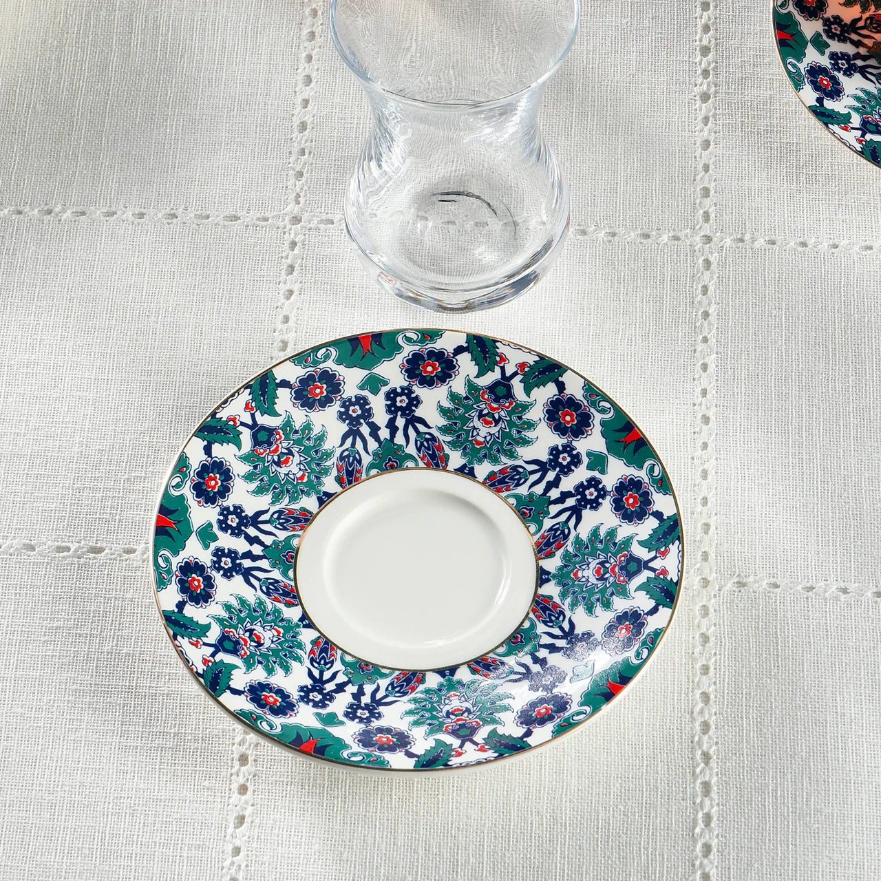 Karaca Edirne 12-teiliges Bone-China Türkisches Teeset für 6 Personen 130 ml Mehrfarbig