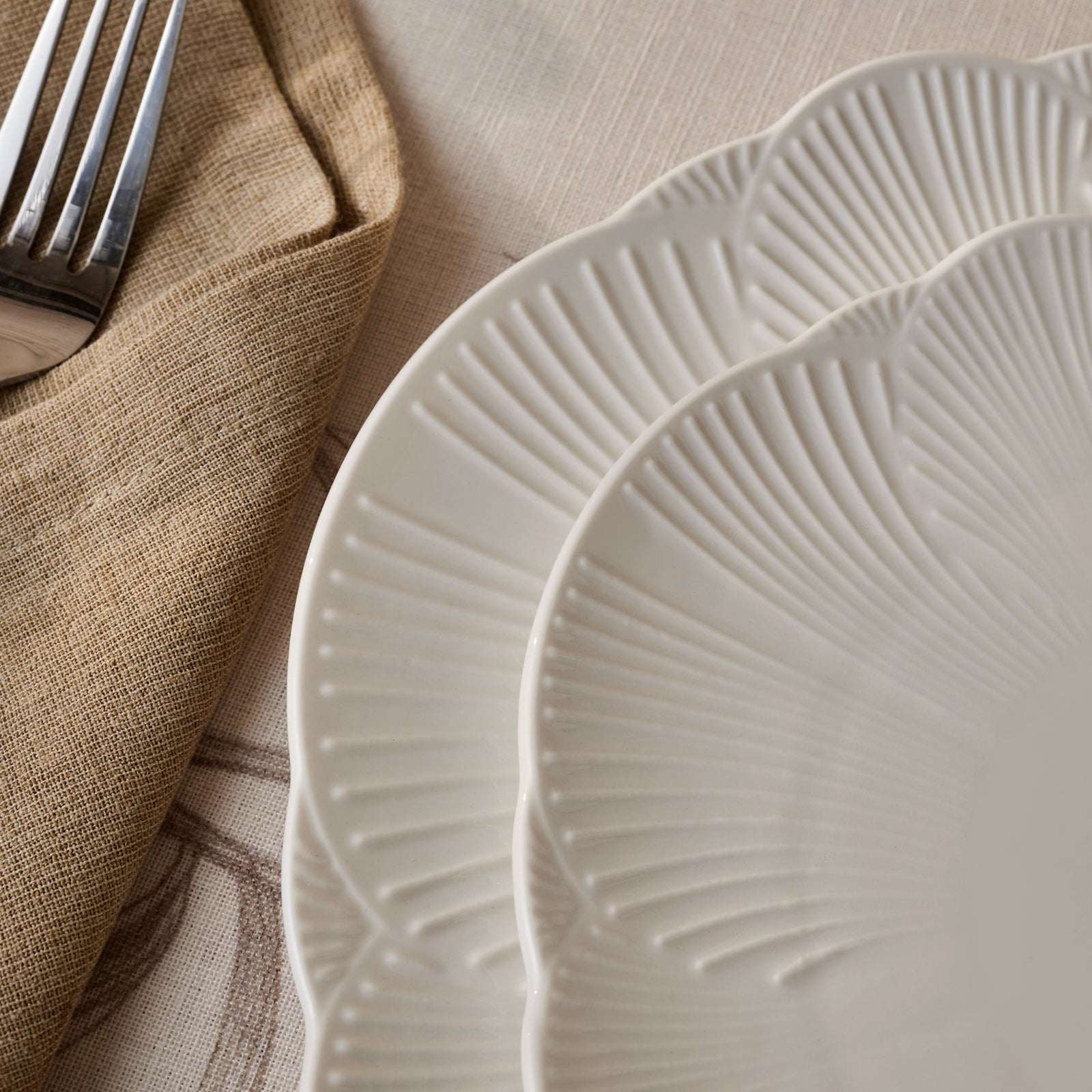 Karaca Bloom 24-teiliges Bone China Tafelservice für 6 Personen Weiss