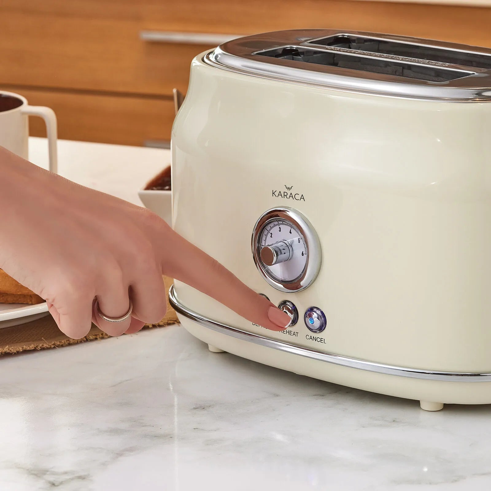 " Karaca Retro Cremefarbenes Toaster "