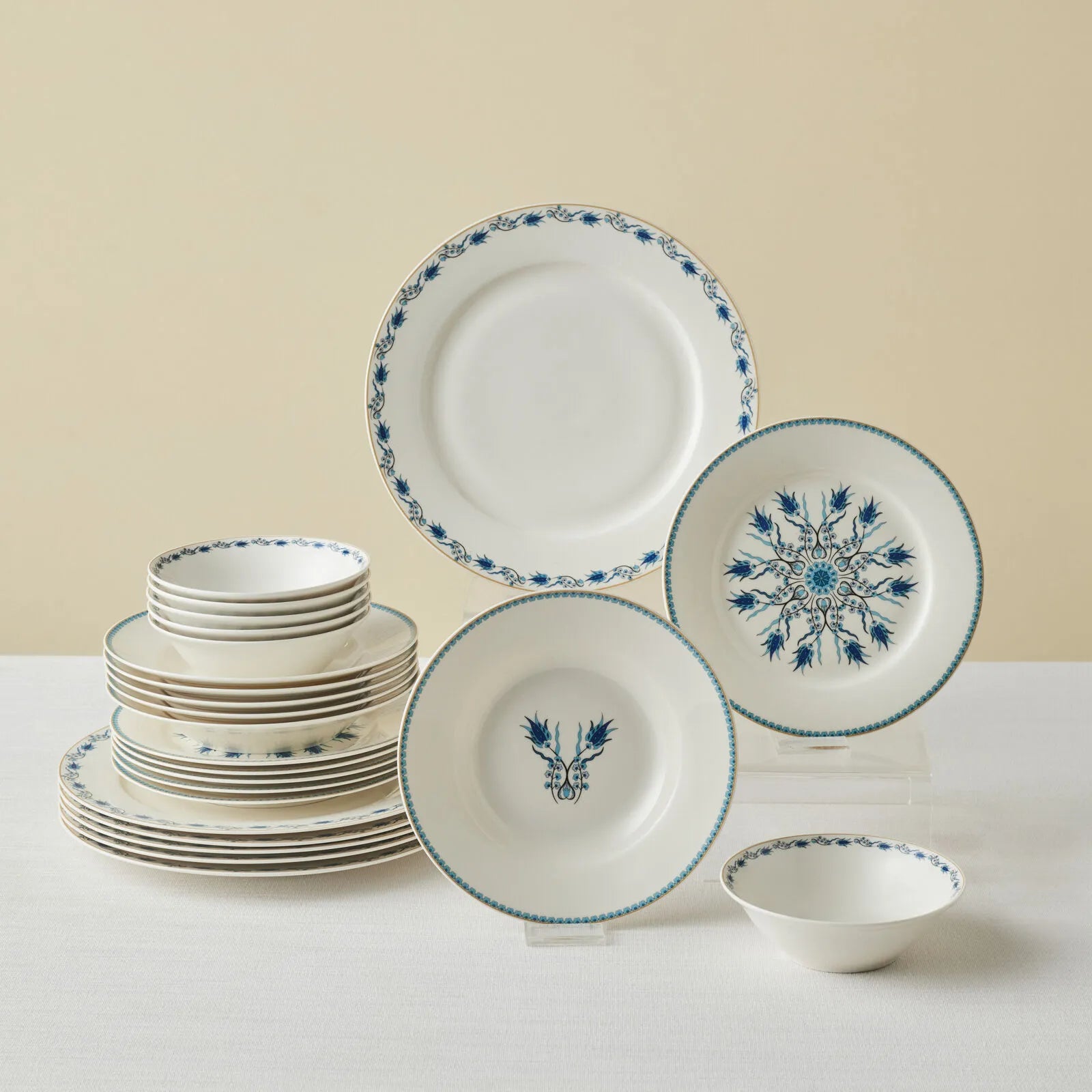 " Karaca Forever Bone China Iznik 24-teiliges Tafelservice für 6 Personen, Mehrfarbig "
