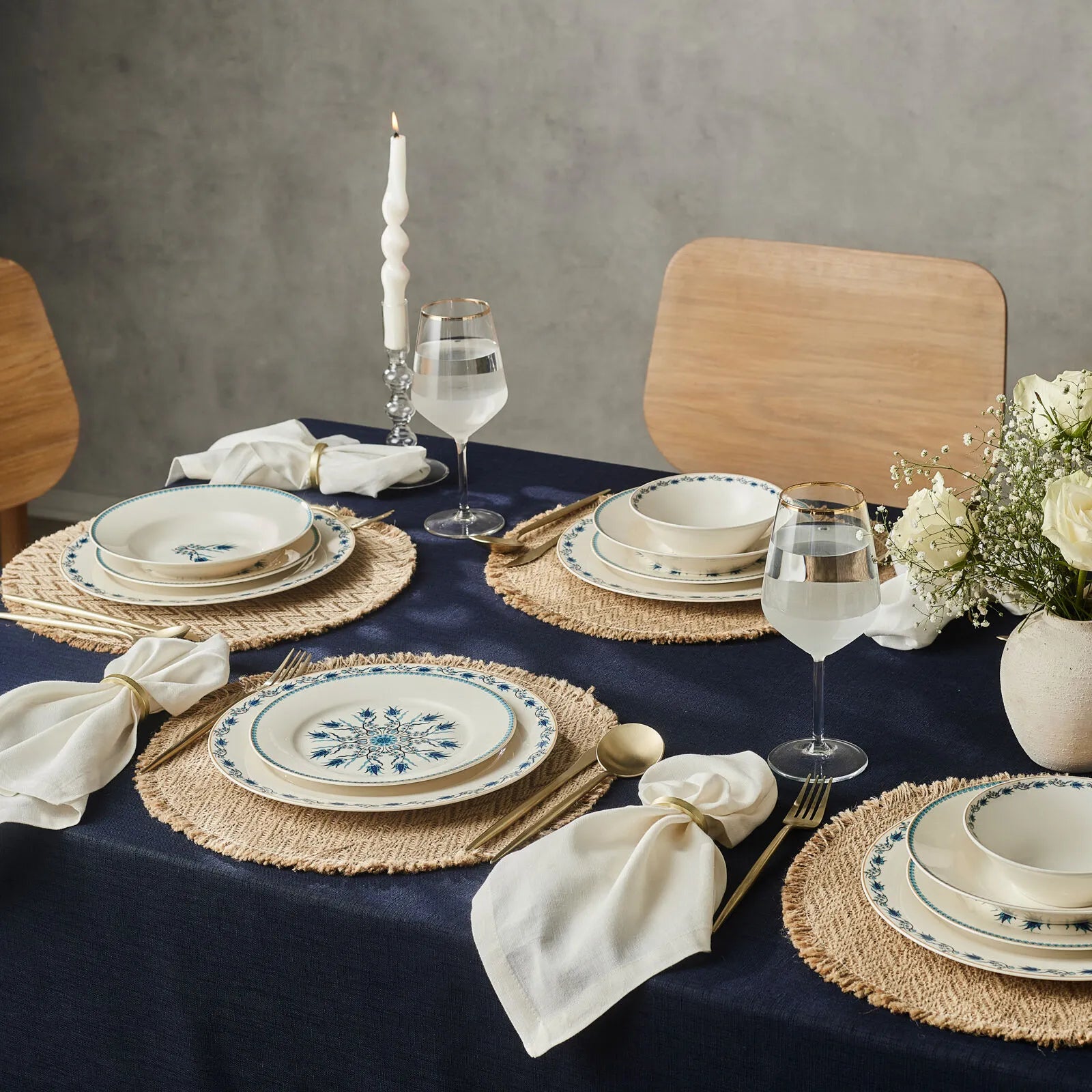 " Karaca Forever Bone China Iznik 24-teiliges Tafelservice für 6 Personen, Mehrfarbig "