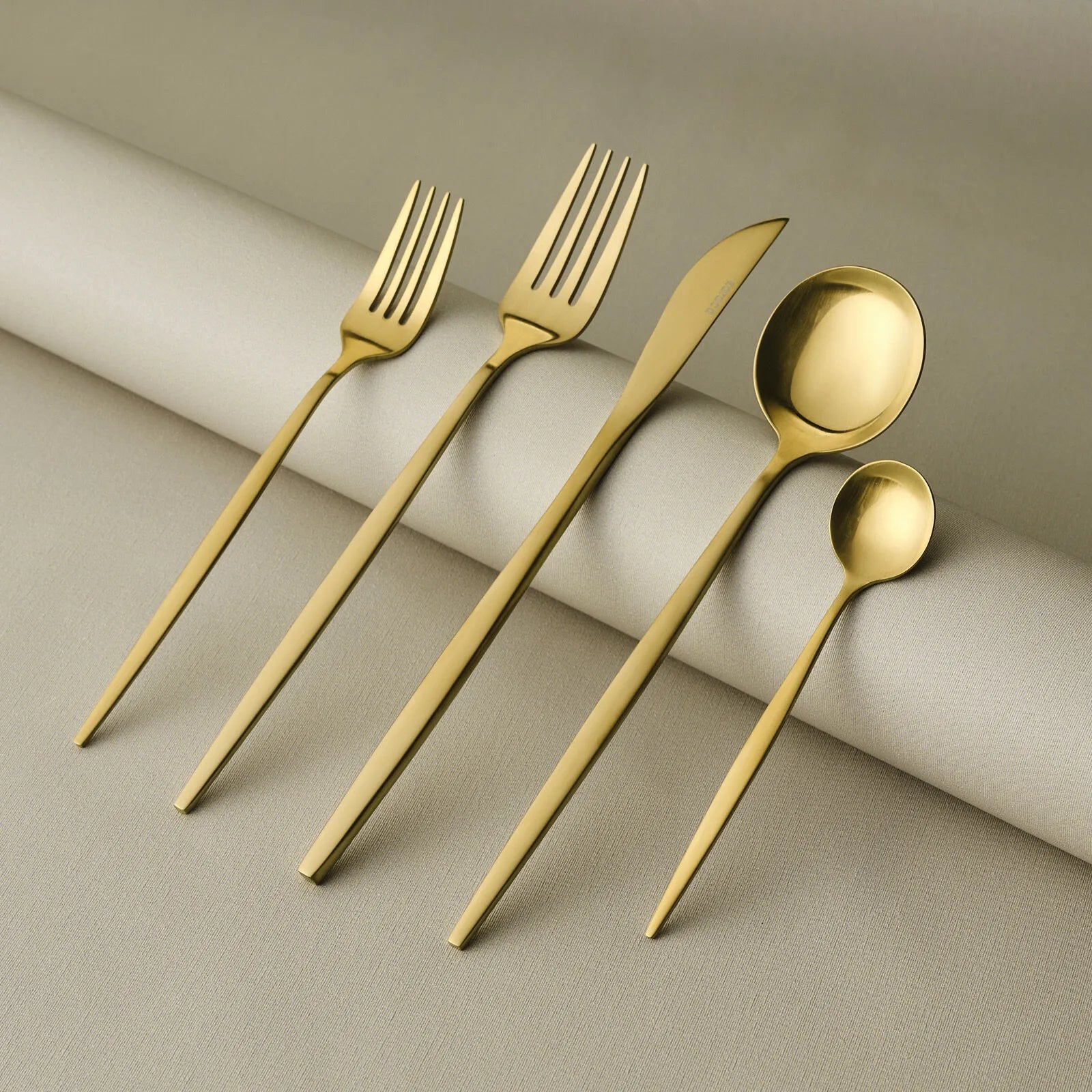 " Karaca Orion Mattgold 30-teiliges Besteckset für 6 Personen "